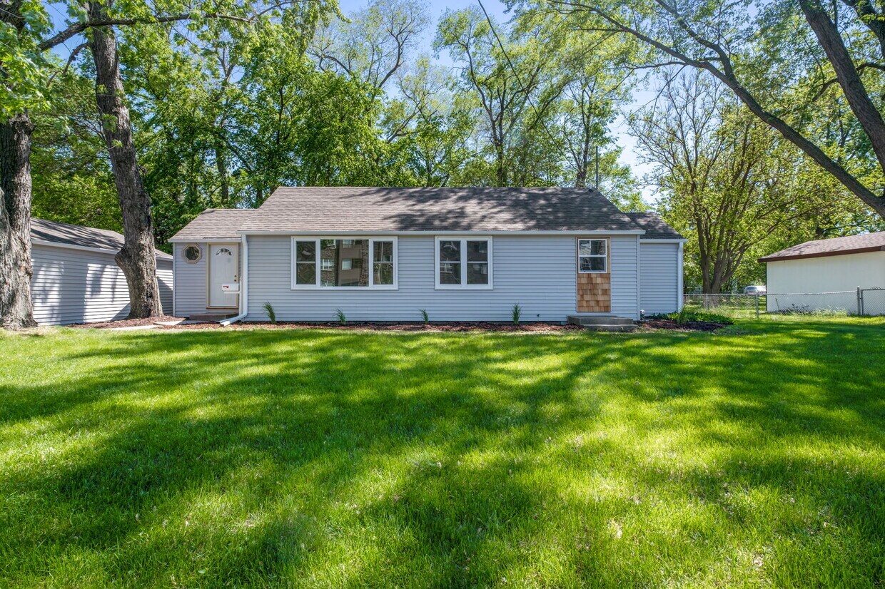 Primary Photo - 4019 W 108th St