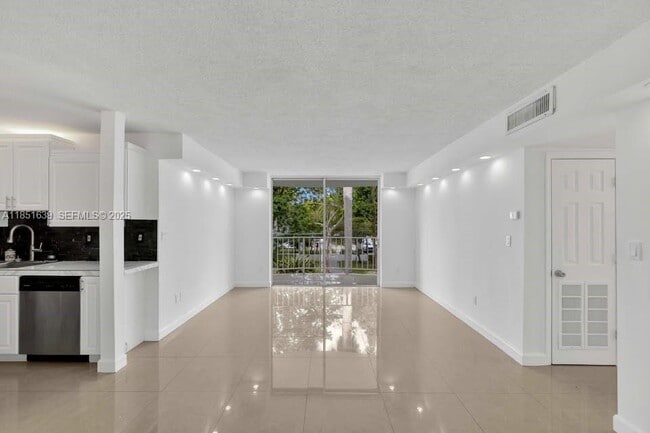 Building Photo - 494 NW 165th St