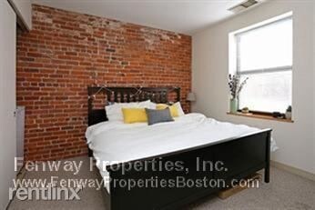 Building Photo - 87 Gainsborough St