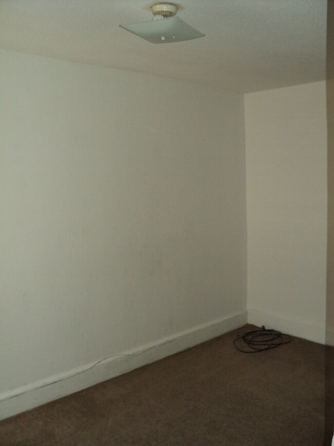 Building Photo - 25 E Bringhurst St