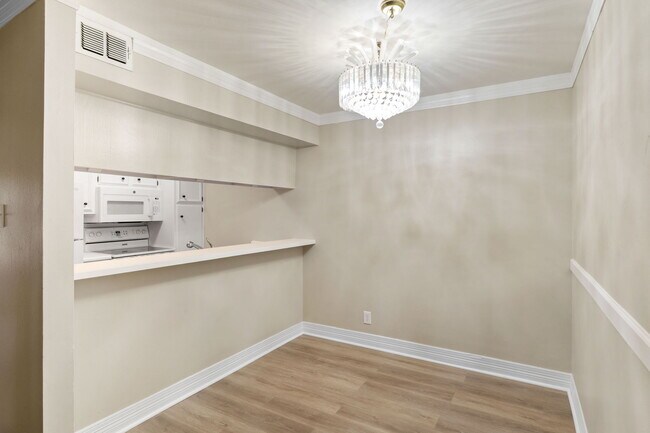Foto del edificio - 8702 Village Dr