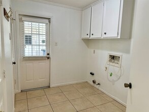 Building Photo - 10902 Olympia Dr