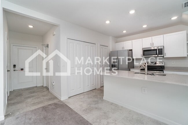 Building Photo - 7169 Greenwood Park Cir