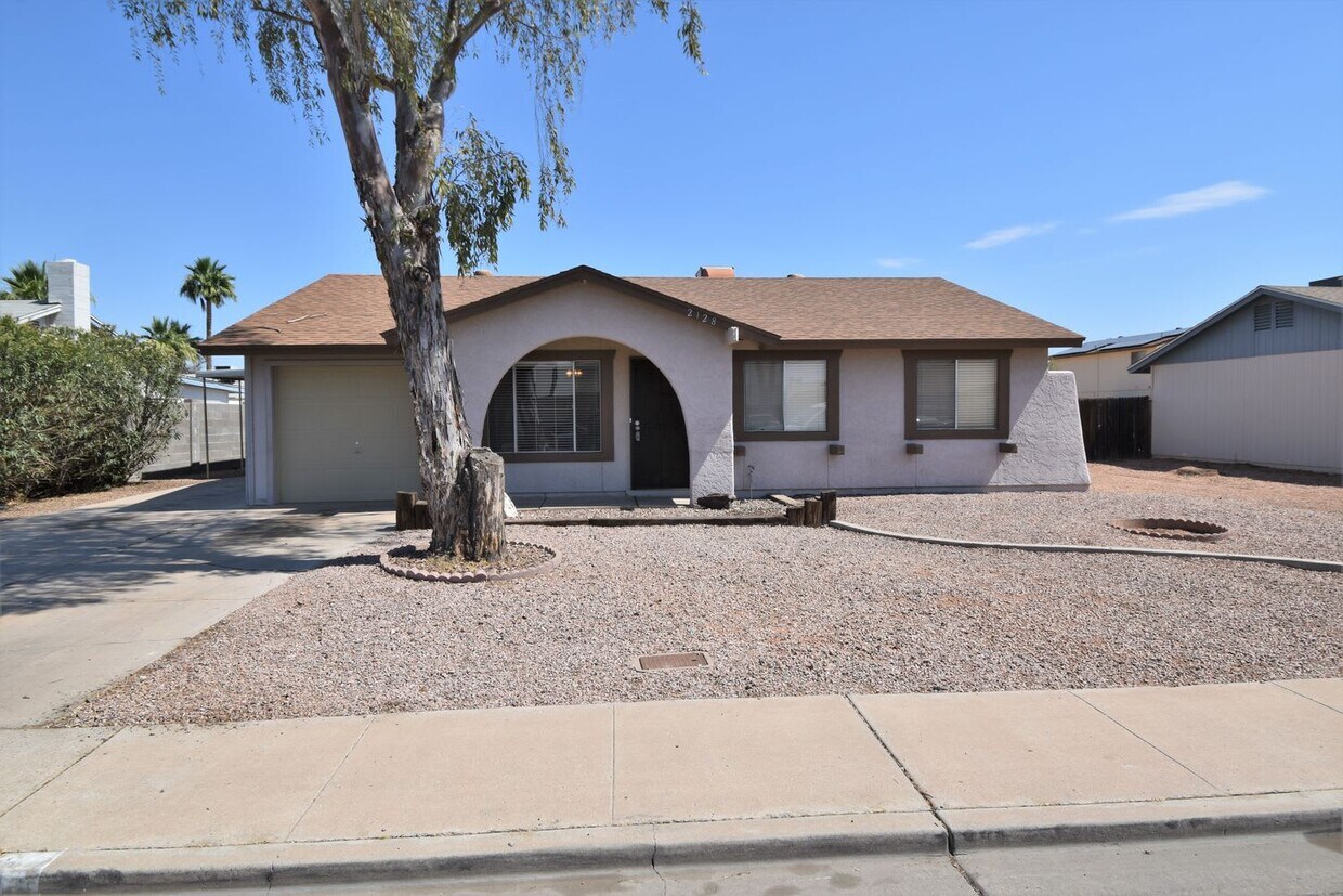 Primary Photo - 2128 W Posada Ave