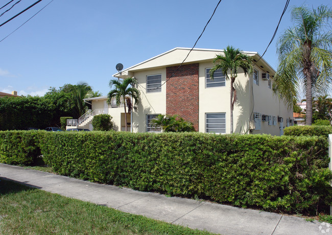 12320 NE 4th Ct - Wallace Apartments