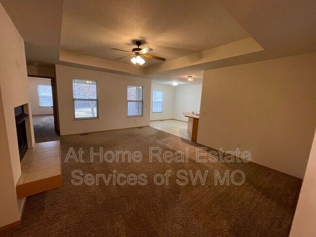 Building Photo - 1026 N Oxford Dr