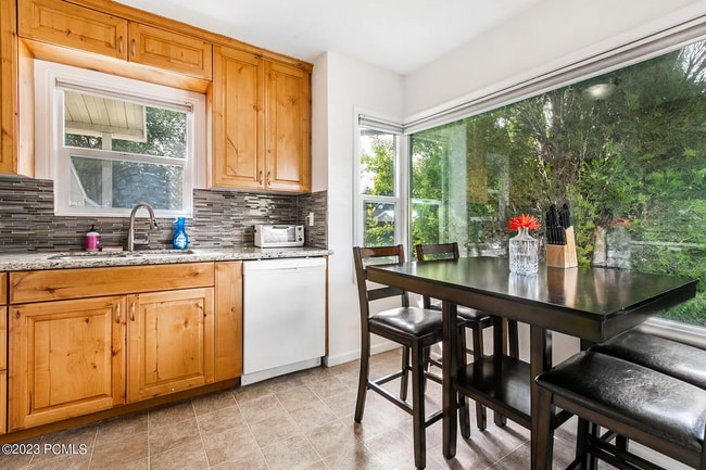 Kitchen/Dining - 632 E Kensington Ave
