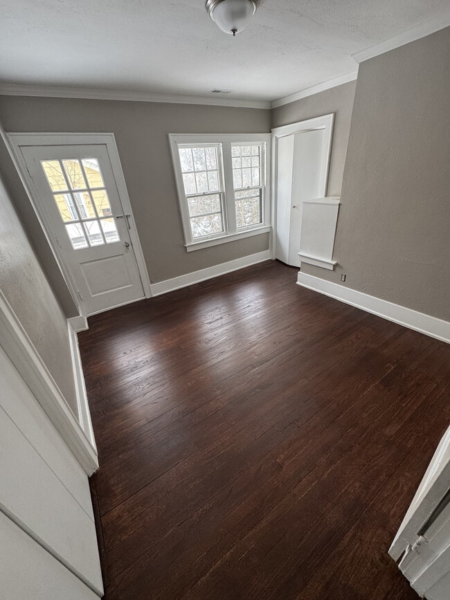 Building Photo - 721 Thomson St