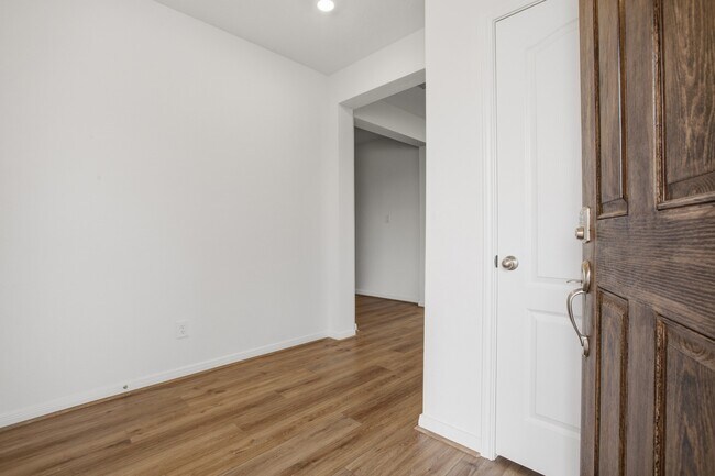 Building Photo - 2816 Shimmer Edge Dr