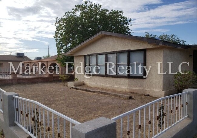 Building Photo - 3213 W Holly St