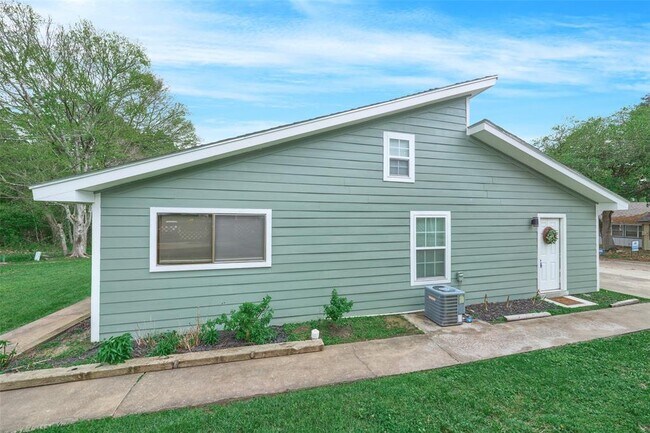 Building Photo - 31 Harbour Row Dr