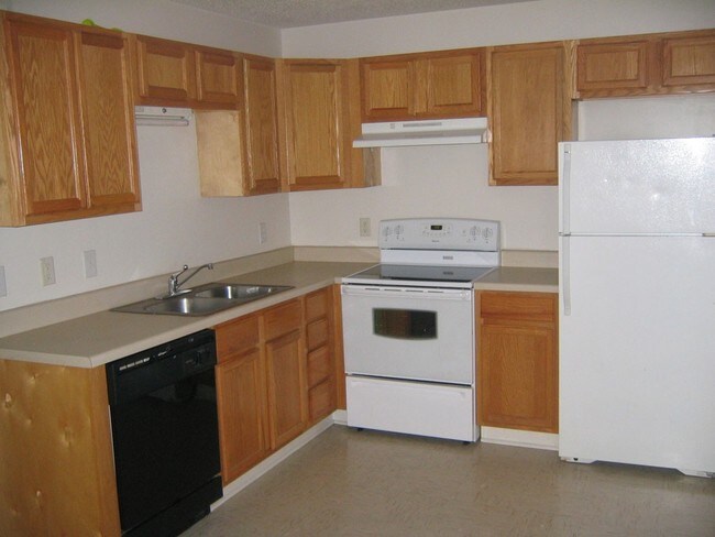 Kitchen - General Clay Apartments