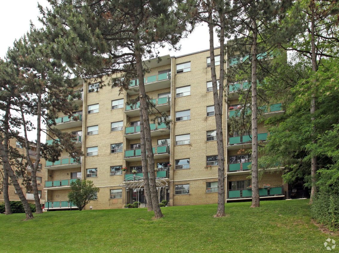 Building Photo - 972 Eglinton Ave E