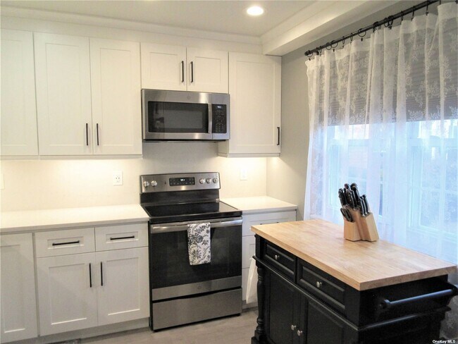 Building Photo - 29 Springwood Dr