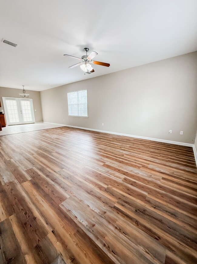 Building Photo - 113 Spokan Trail