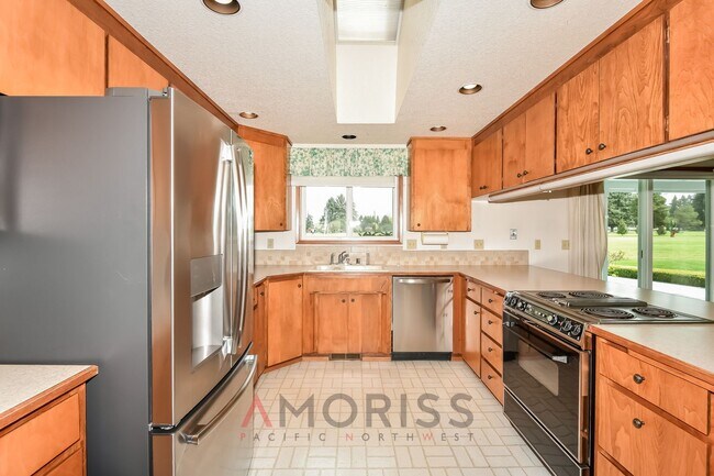 Foto del edificio - *****COMING SOON***Spacious 3BD/3BA Home in Lacey's Oakmont Neighborhood | Golf Course Views