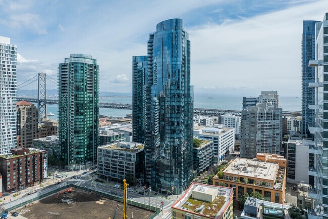 Building Photo - Lumina