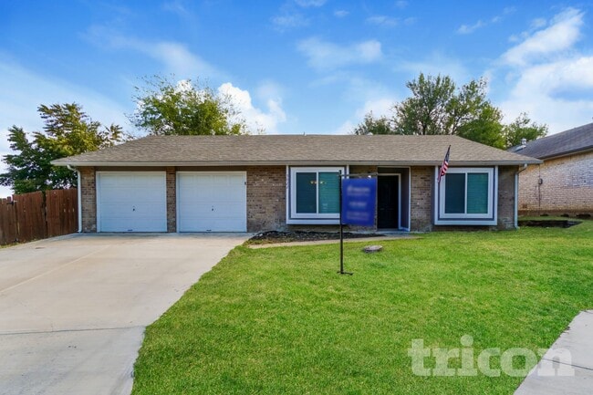 Building Photo - 5022 Crestwood Dr