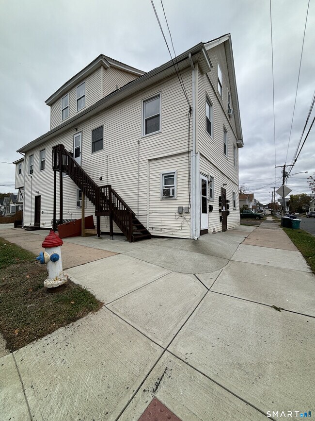 Building Photo - 760 Washington Ave