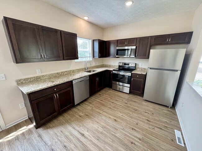 Building Photo - 389-395 Abbeyville Rd