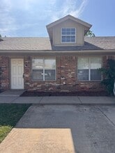 Building Photo - 719 N Robin Way