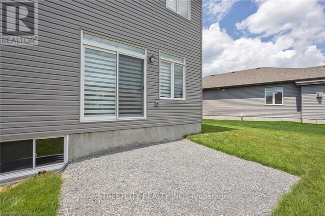 Building Photo - 741 Riverview Wy.