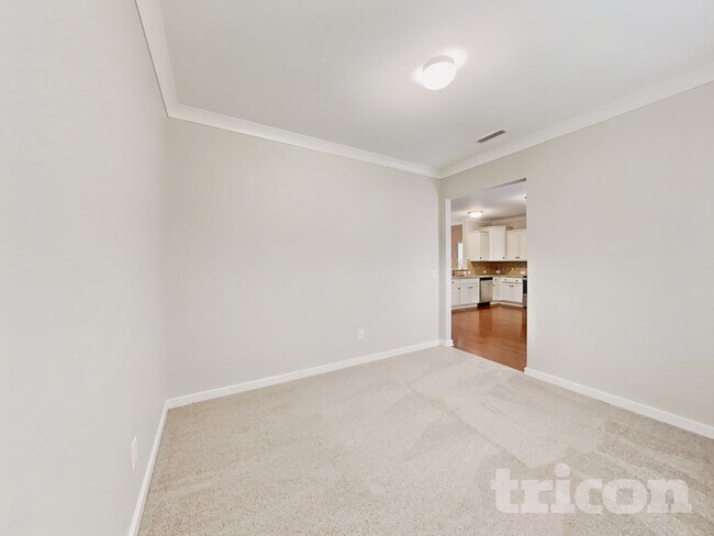 Building Photo - 513 Soaring St