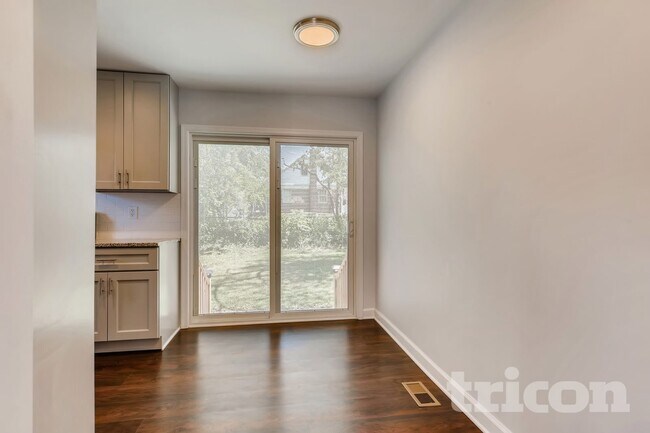 Foto del edificio - 3523 Sussex Rd