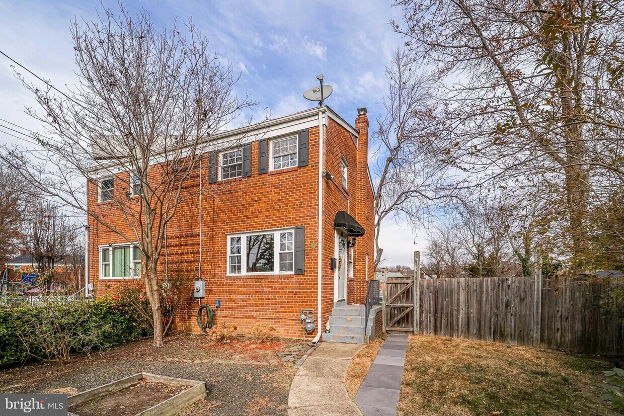 24 Underwood Pl, Alexandria, VA 22304 Townhome Rentals in Alexandria
