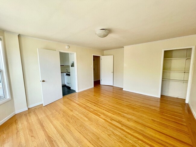 Building Photo - Prime Cow Hollow Charming 1 Bedroom! PROGR...
