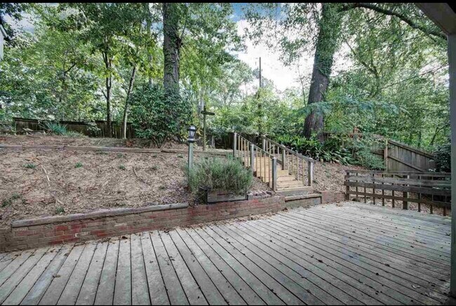 Foto del edificio - 1732 Piedmont St