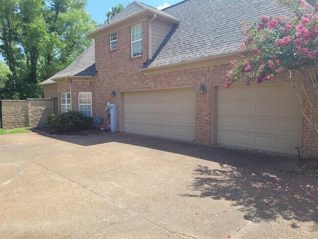 Foto del edificio - 8914 Carriage Creek Rd