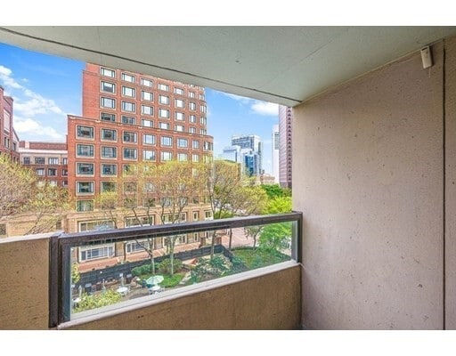 Building Photo - 65 E India Row