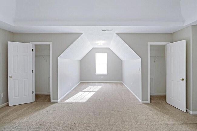 Building Photo - 1120 Labrador Ln