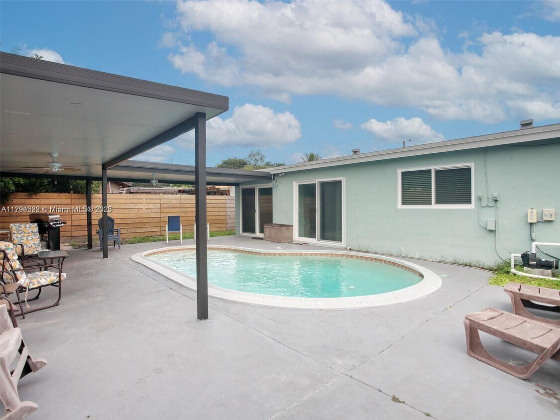 Foto principal - 7160 Liberty St