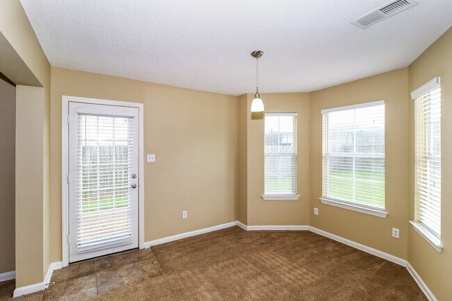 Foto del edificio - 4551 Blue River Dr