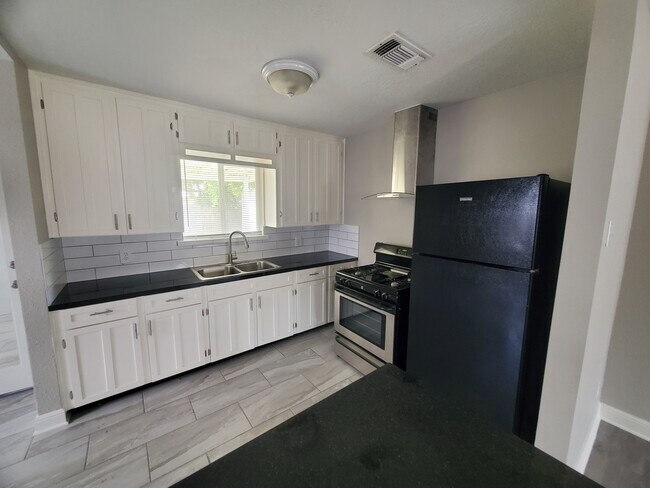 Foto del edificio - 245 Soren Ln