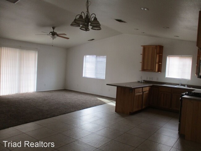 Building Photo - 3 br, 2 bath House - 6087 Daisy Ave