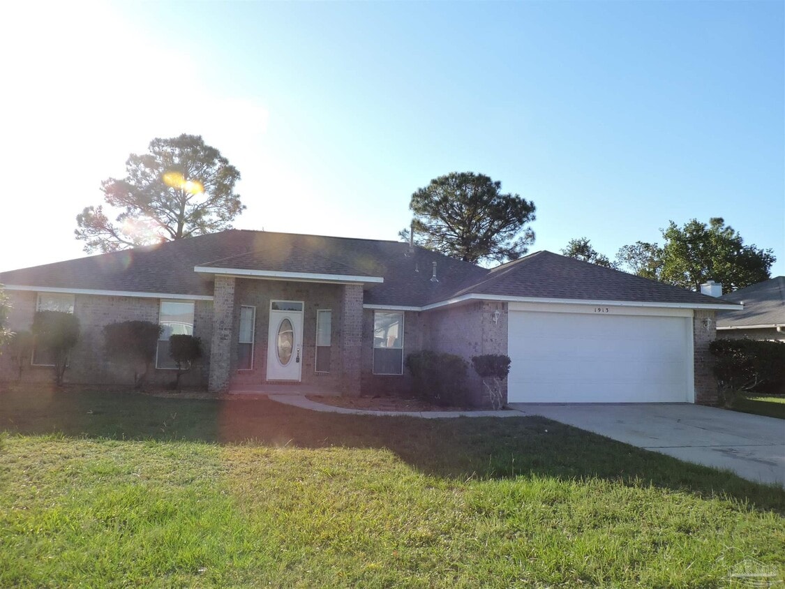 Foto principal - 1913 Gulf Bay Ln
