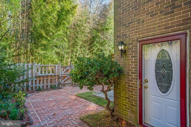 Building Photo - 8213 Dr Craik Ct