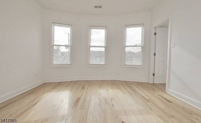 Building Photo - 43 Bragaw Ave