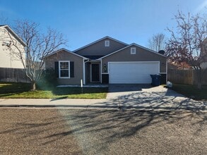 Building Photo - 97 E Walcott Lake Dr