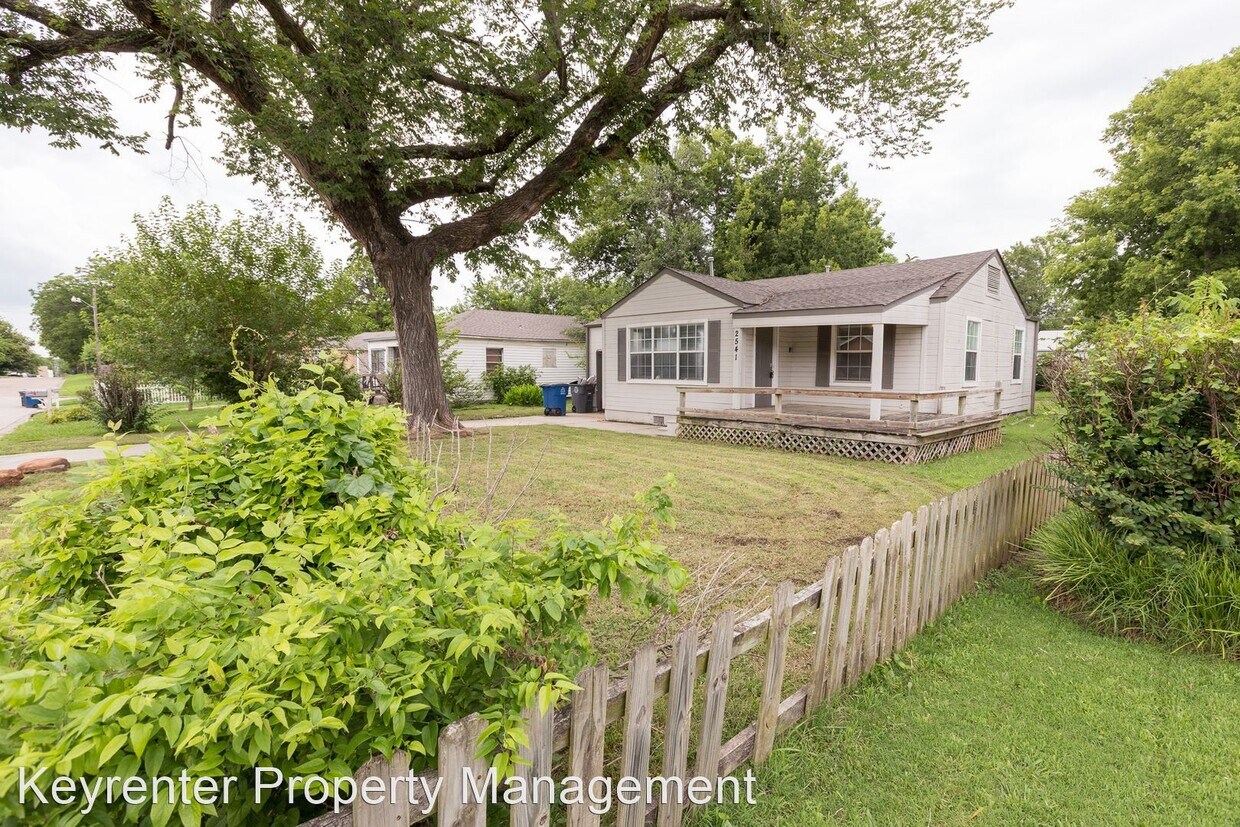 Primary Photo - 2 br, 1 bath House - 2541 E Newton St N