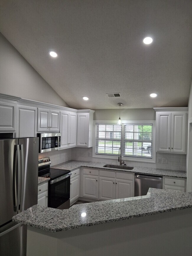 Foto del edificio - Recenlty Remoduled 3 bedroom 2 Bath