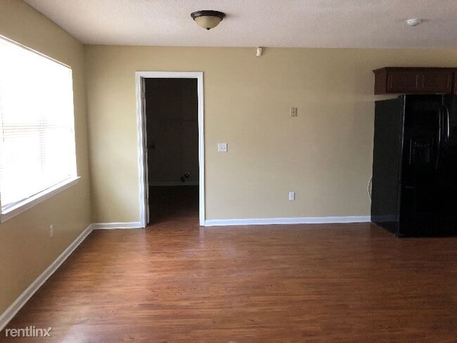 Building Photo - 3 br, 2 bath House - 910 Rice Ct