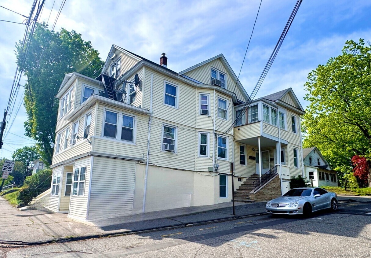 Foto principal - 225 E Pearl St