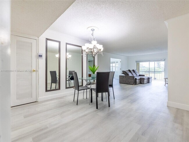 Foto del edificio - 6300 S Falls Cir Dr
