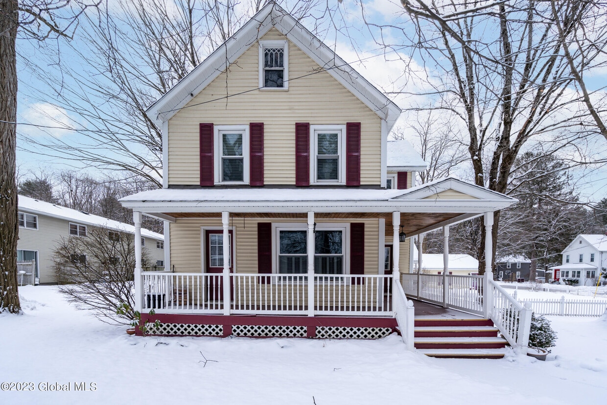 308 Ballston Ave, Saratoga Springs, NY 12866