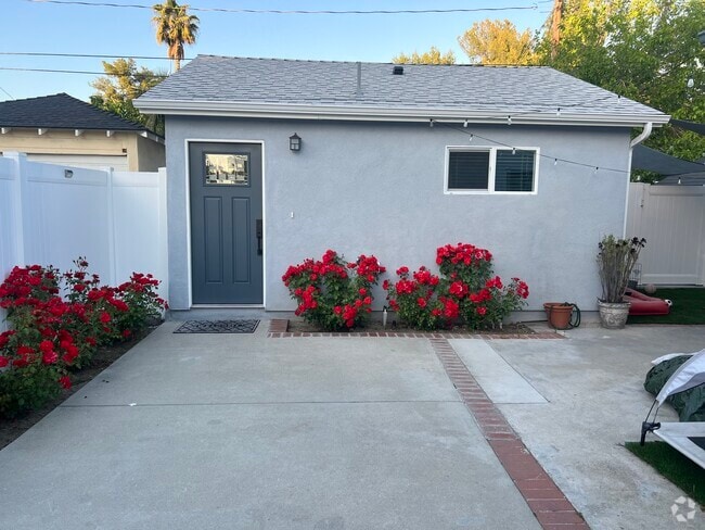 Entrance - 202 N Fairview St