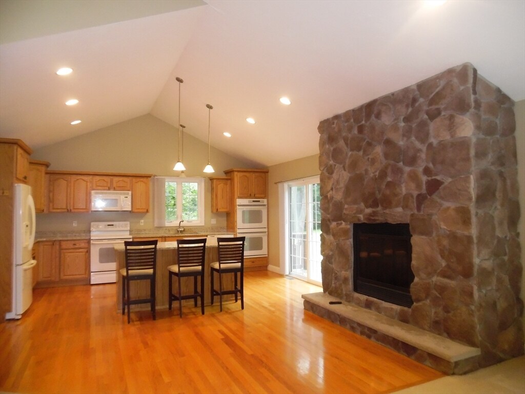Primary Photo - 160 Brook St